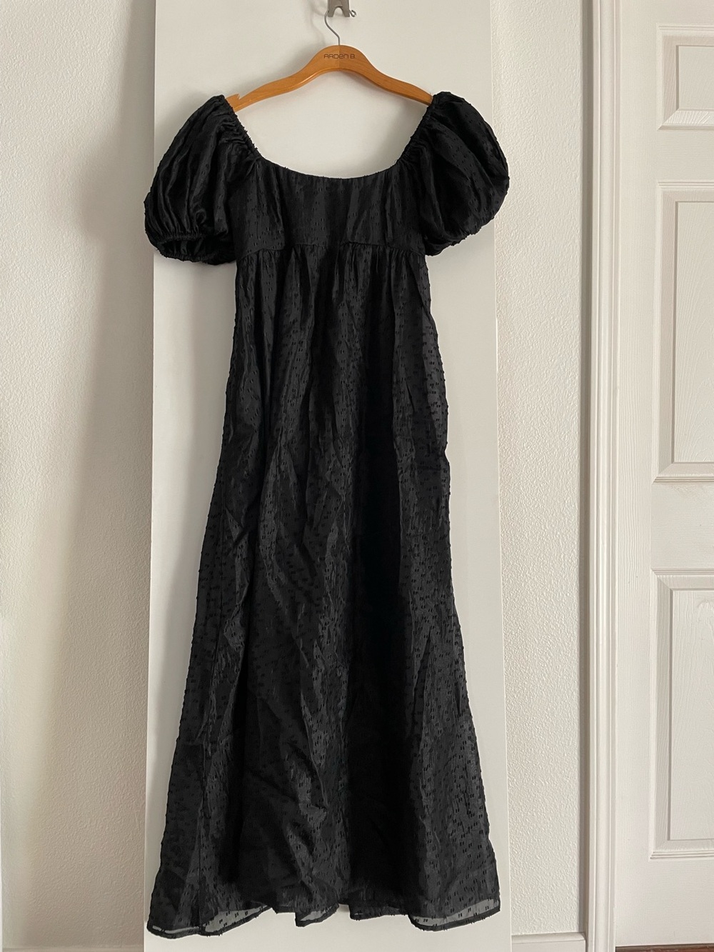 M: Moon River Black Maxi Dress Empire Waist Puff Short Sleeves NWOT-New!